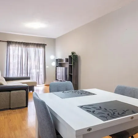 Amplio Piso En Con Piscina Lägenhet